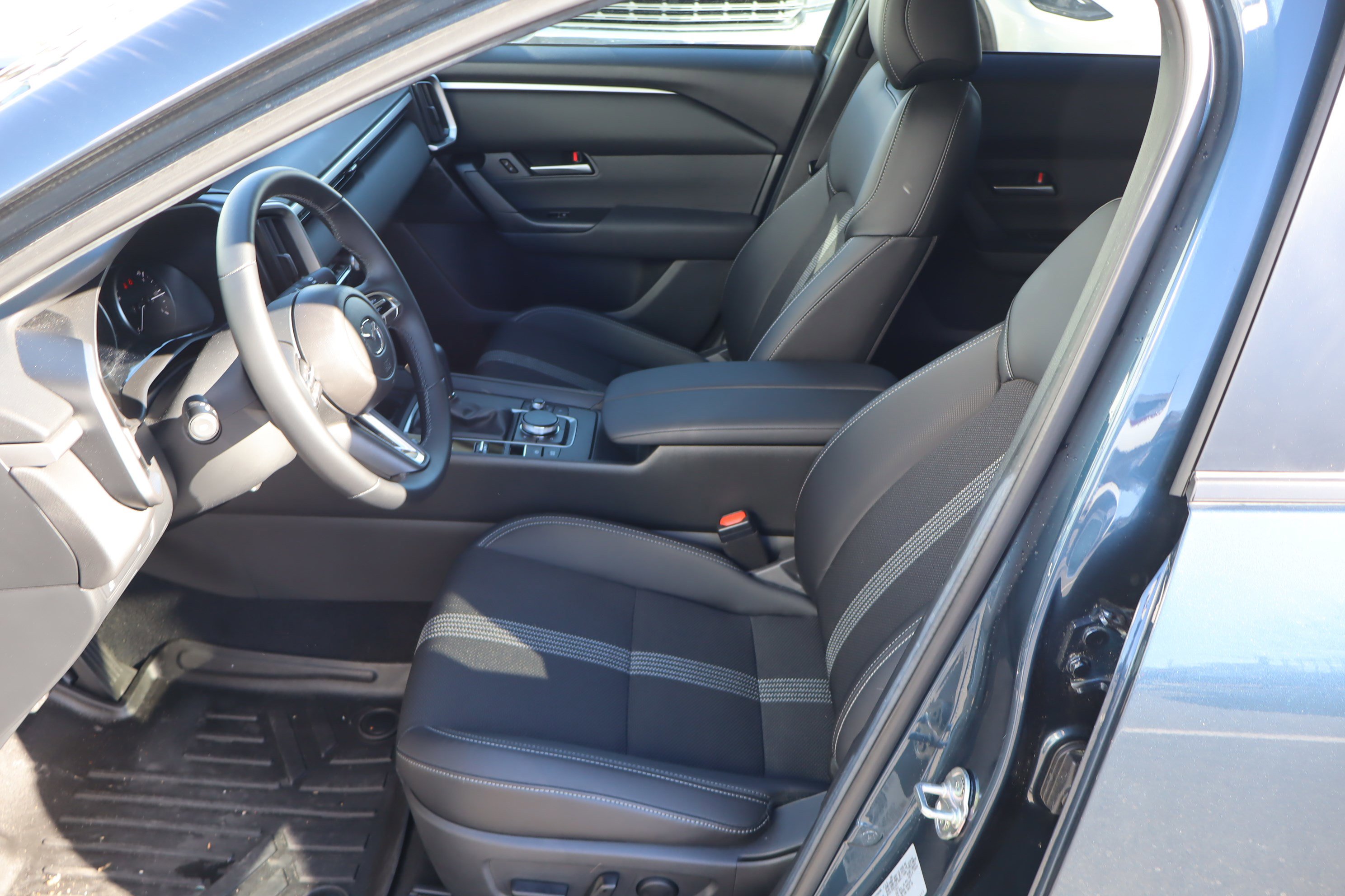 Used 2025 MAZDA CX-50 AWD 2.5 S w/ Premium Package image 16