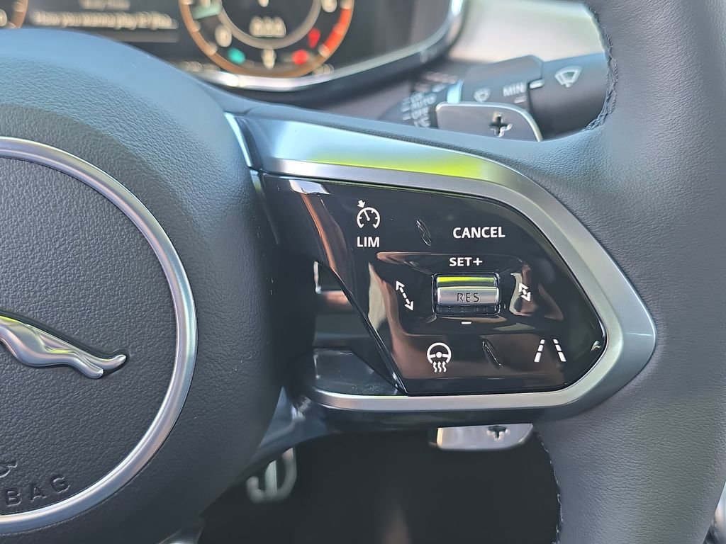 Certified 2024 Jaguar XF R-Dynamic SE AWD/4WD image 18