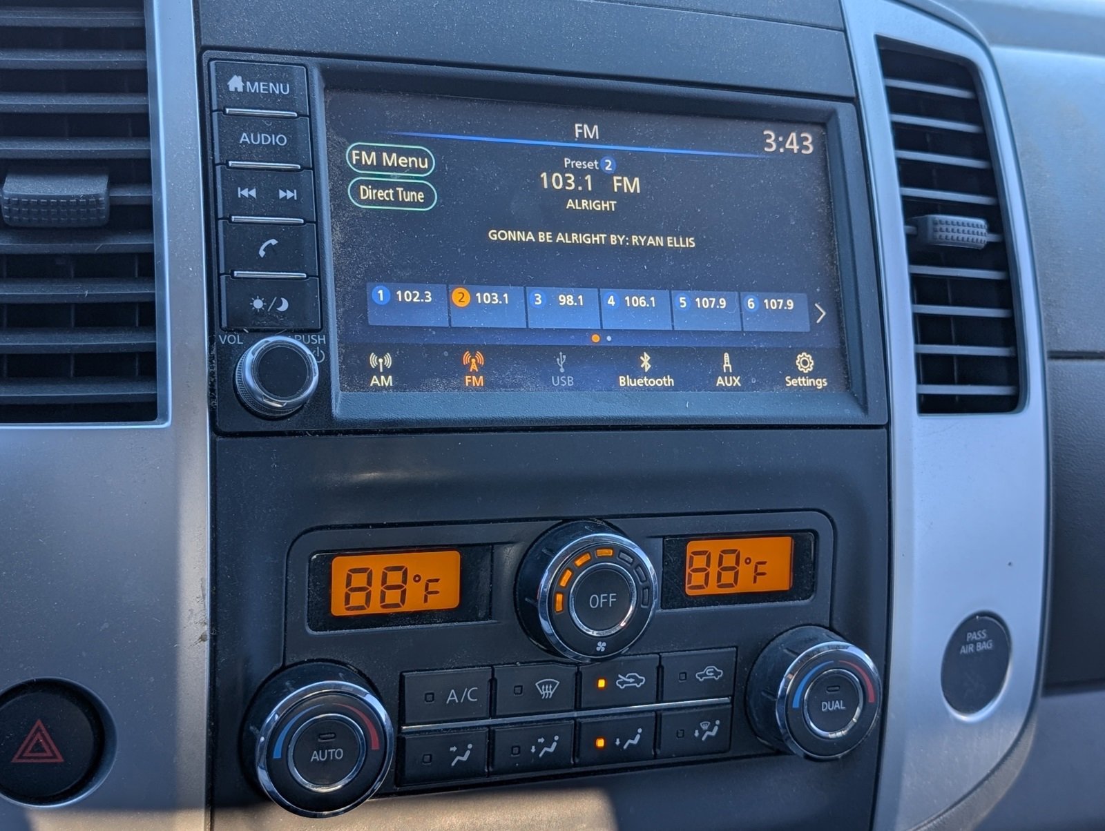 Used 2021 Nissan Frontier SV w/ Midnight Edition Floor Mats image 9