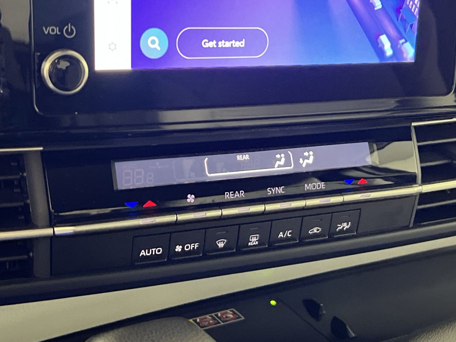 Used 2025 Toyota Sienna LE FWD image 21