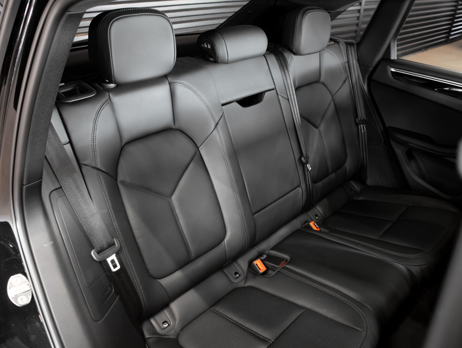 Certified 2023 Porsche Macan AWD/4WD image 6