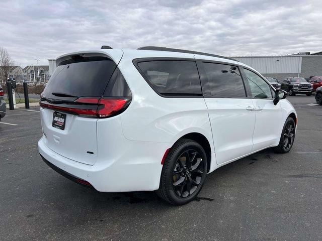New 2026 Chrysler Pacifica Select w/ S Appearance Package AWD/4WD image 8