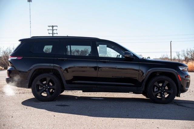 Used 2023 Jeep Grand Cherokee L Laredo image 4