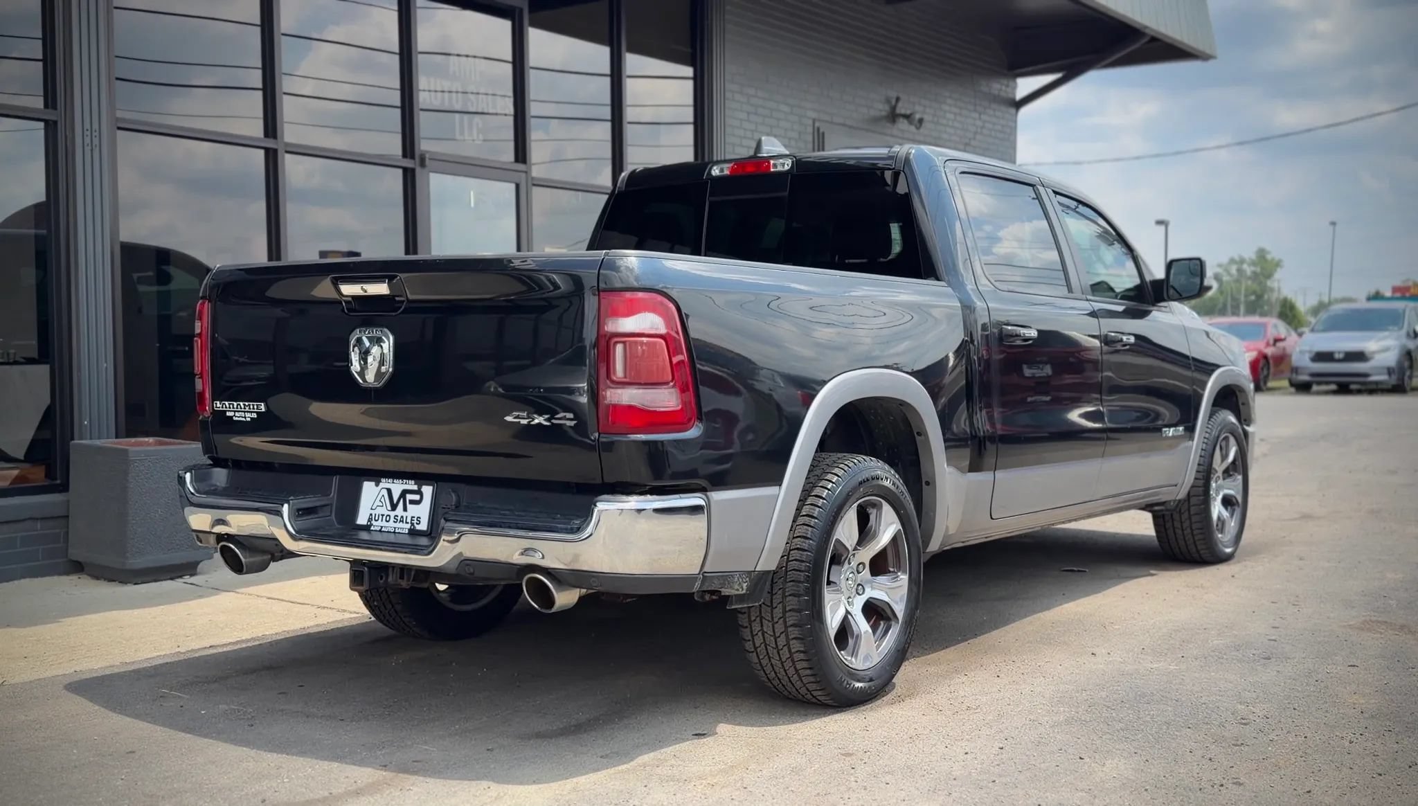 Used 2019 RAM 1500 Laramie AWD/4WD image 2