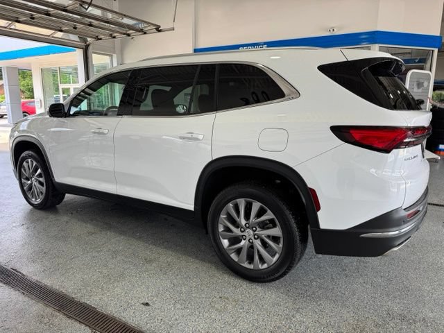 Used 2025 Buick Enclave Preferred FWD image 5