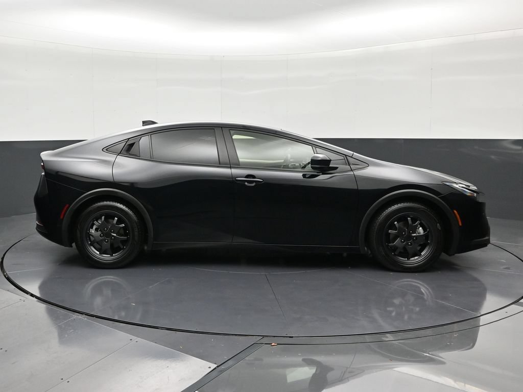 Used 2024 Toyota Prius LE FWD image 6