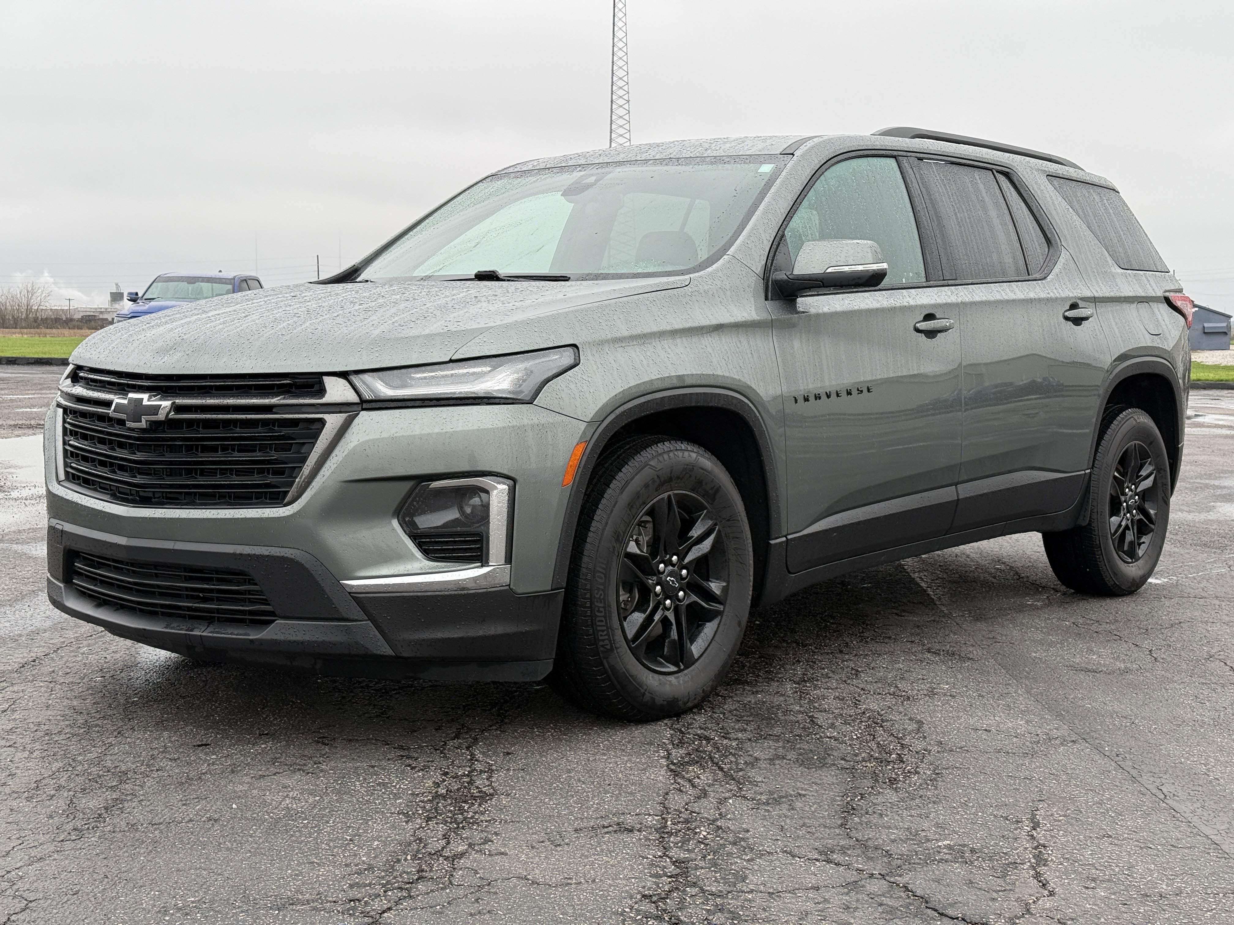 Used 2023 Chevrolet Traverse LT w/ Midnight/Sport Edition image 7