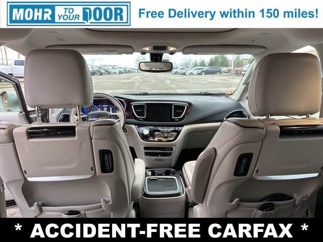 Used 2018 Chrysler Pacifica Limited image 38