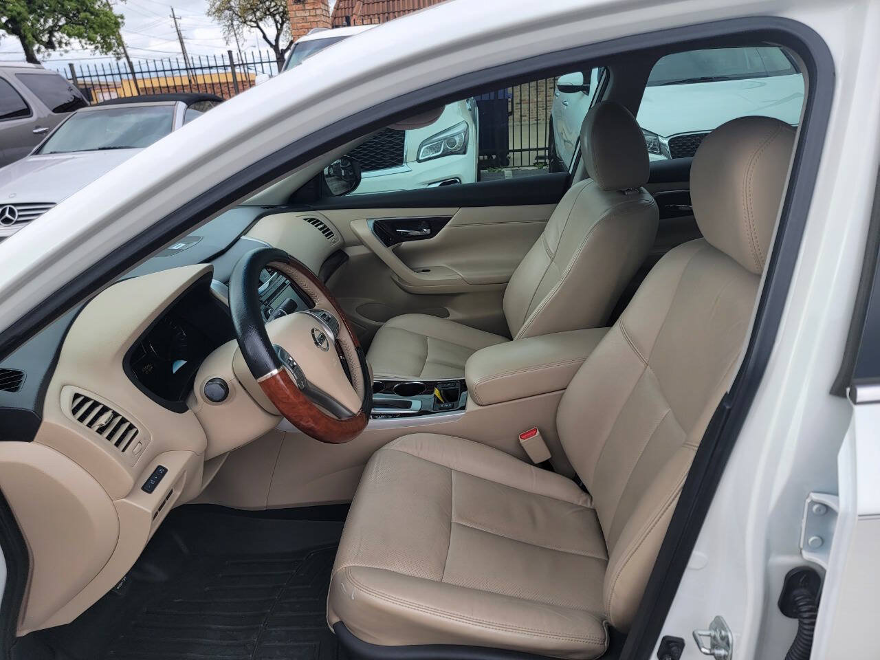 Used 2015 Nissan Altima 2.5 SL w/ Technology Package FWD image 15
