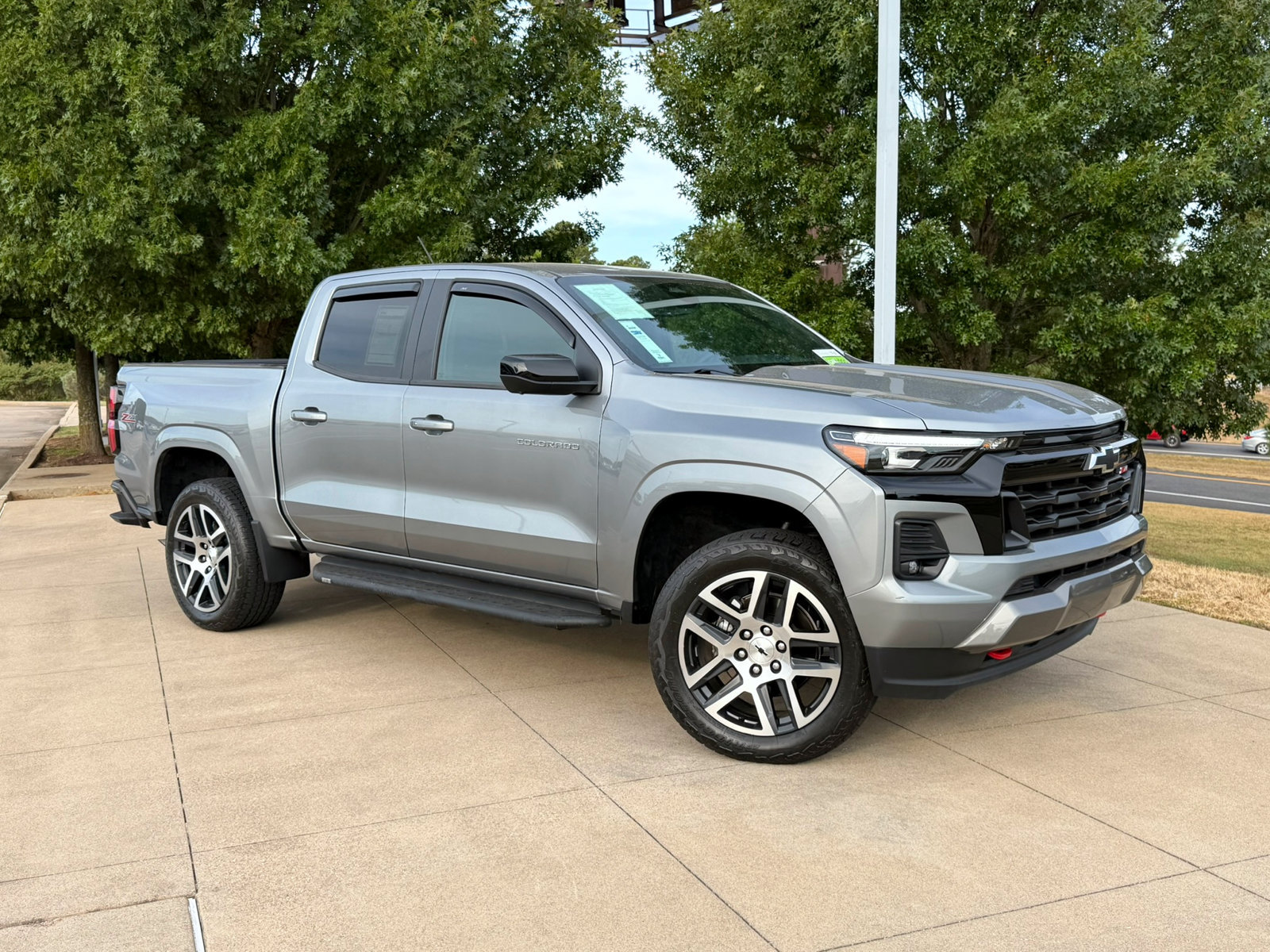 Used 2023 Chevrolet Colorado Z71 w/ Z71 Convenience Package 2