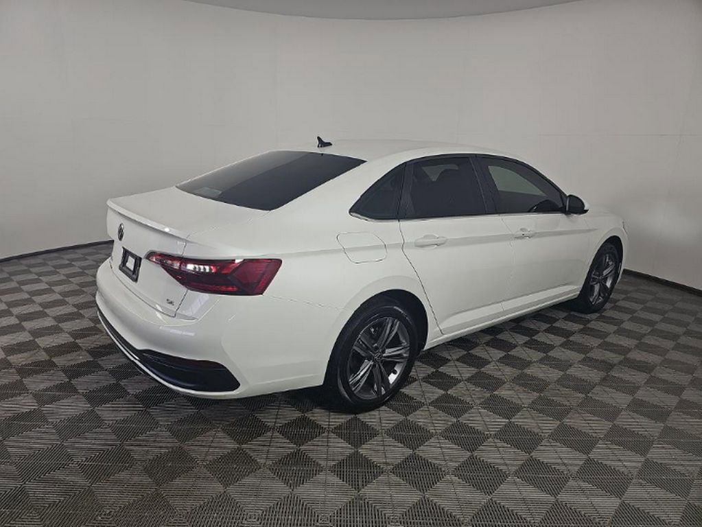 Used 2023 Volkswagen Jetta SE FWD image 4