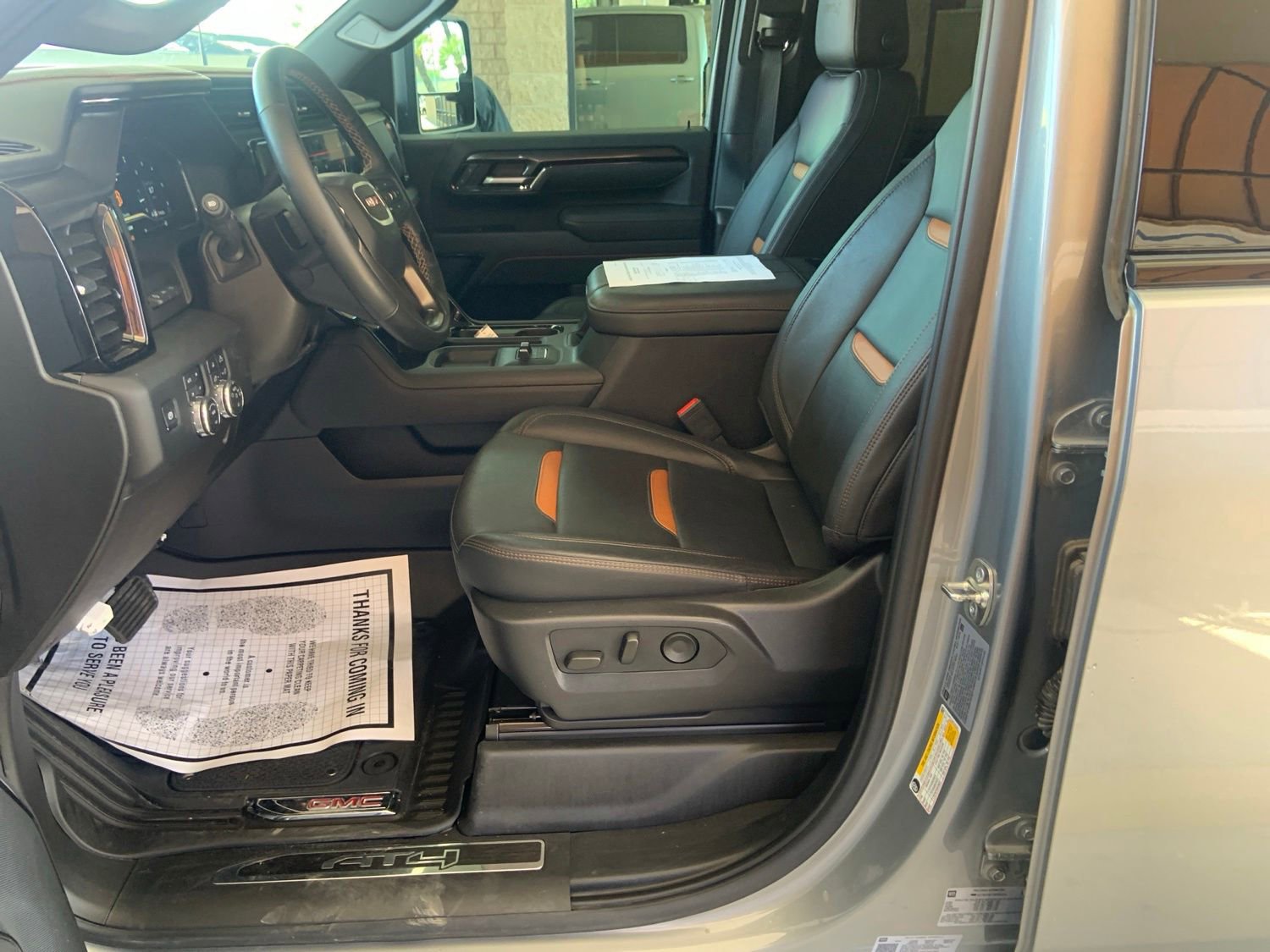 Used 2025 GMC Sierra 2500 AT4 AWD/4WD image 17