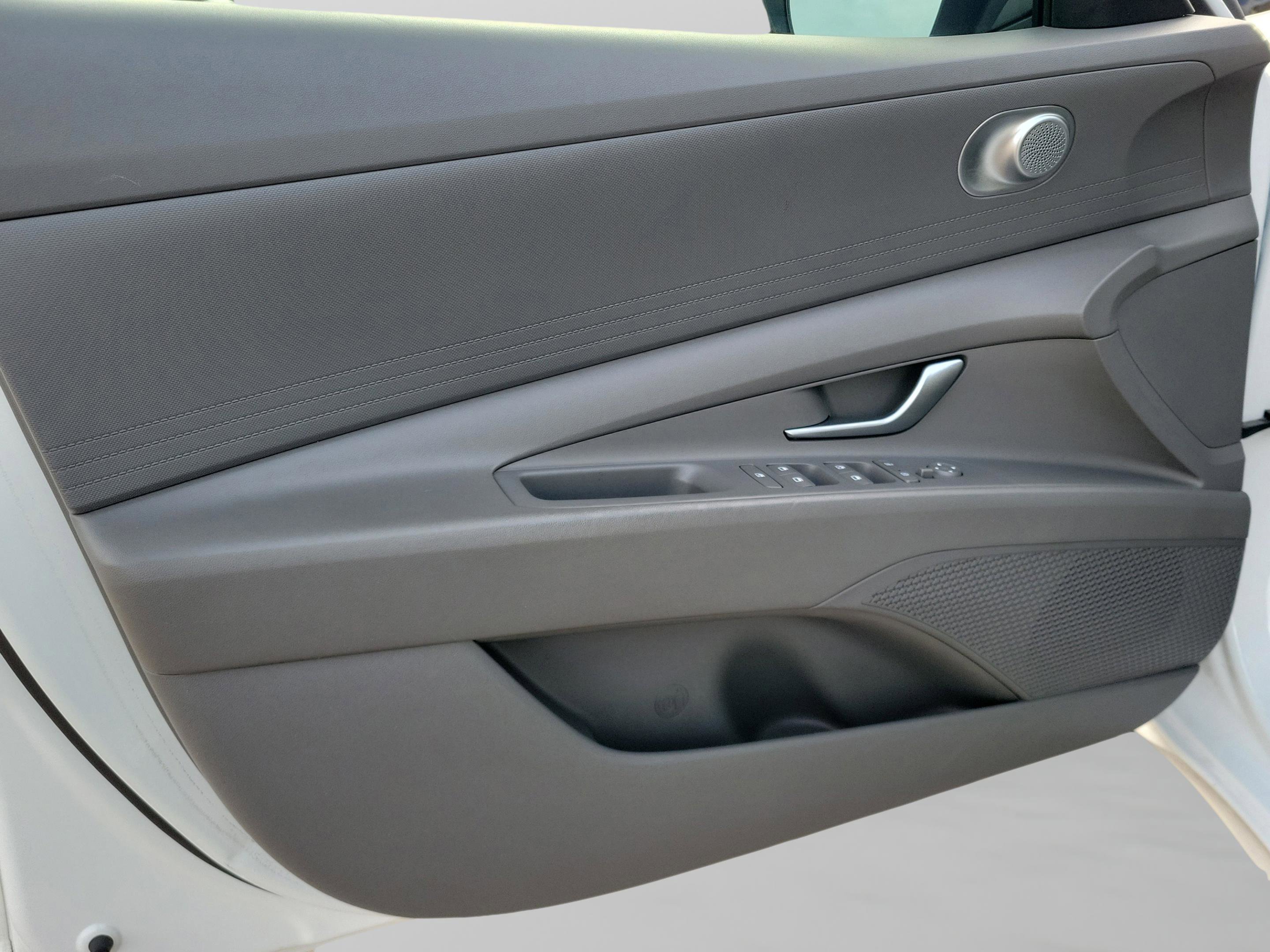 Certified 2022 Hyundai Elantra SEL image 15