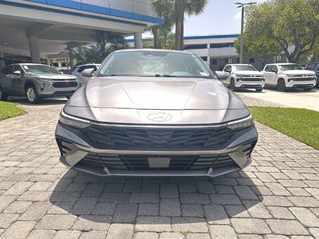 Used 2025 Hyundai Elantra SEL FWD image 19