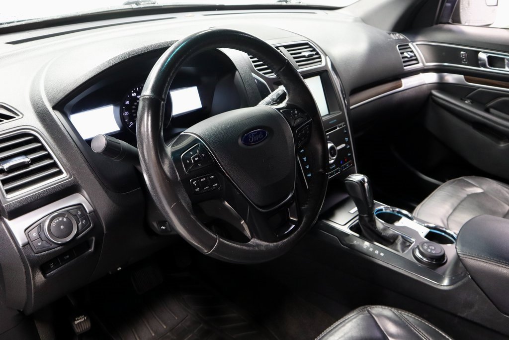 Used 2016 Ford Explorer Limited image 29