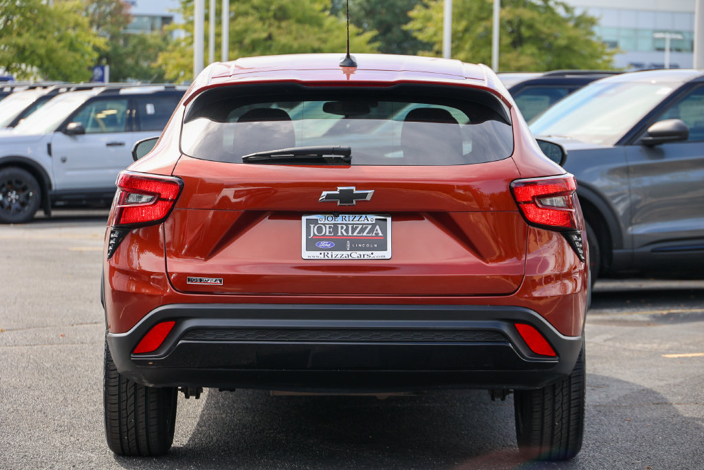 Used 2024 Chevrolet Trax RS w/ Driver Confidence Package FWD image 20