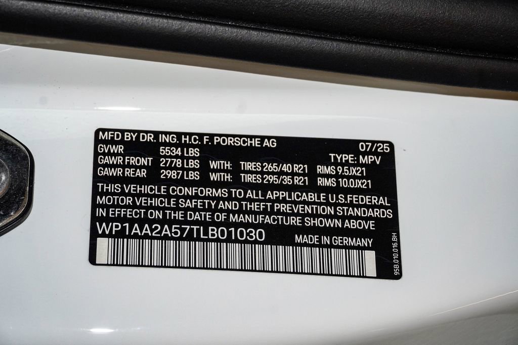 Certified 2026 Porsche Macan AWD/4WD image 30