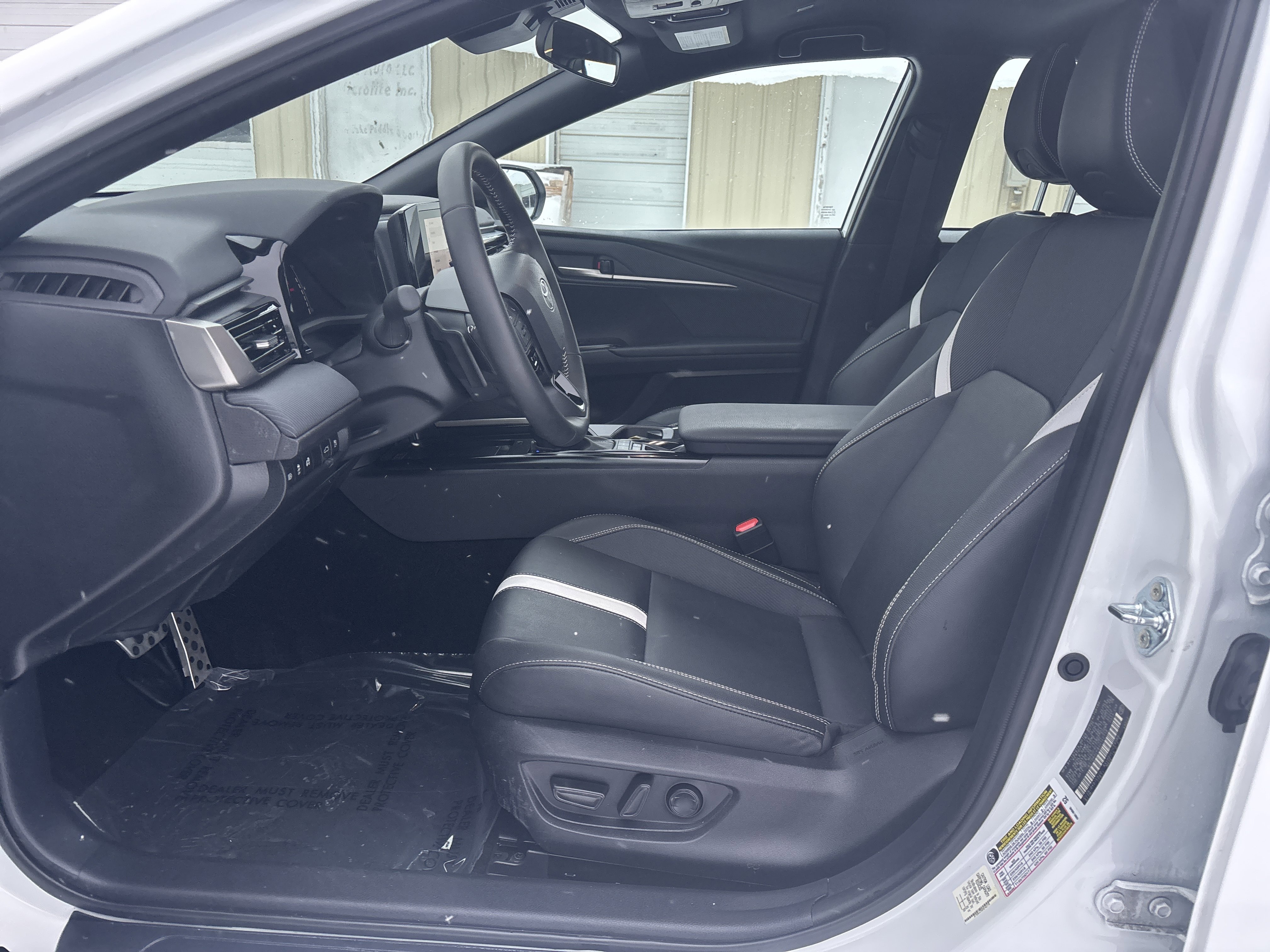 Used 2025 Toyota Camry SE image 14