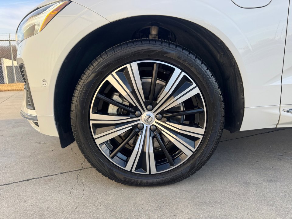 Used 2023 Volvo XC60 T8 Plus w/ Protection Package Premier image 31