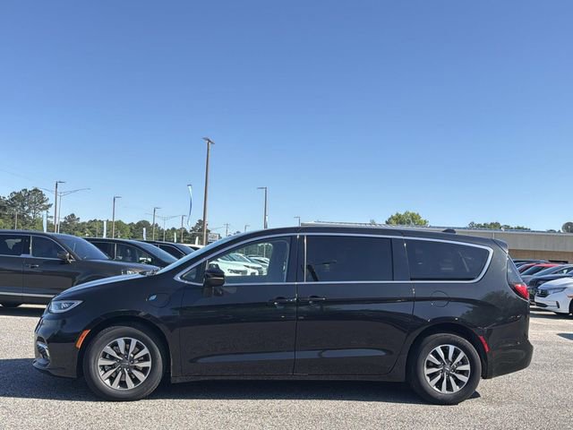 Used 2023 Chrysler Pacifica Touring-L FWD image 11