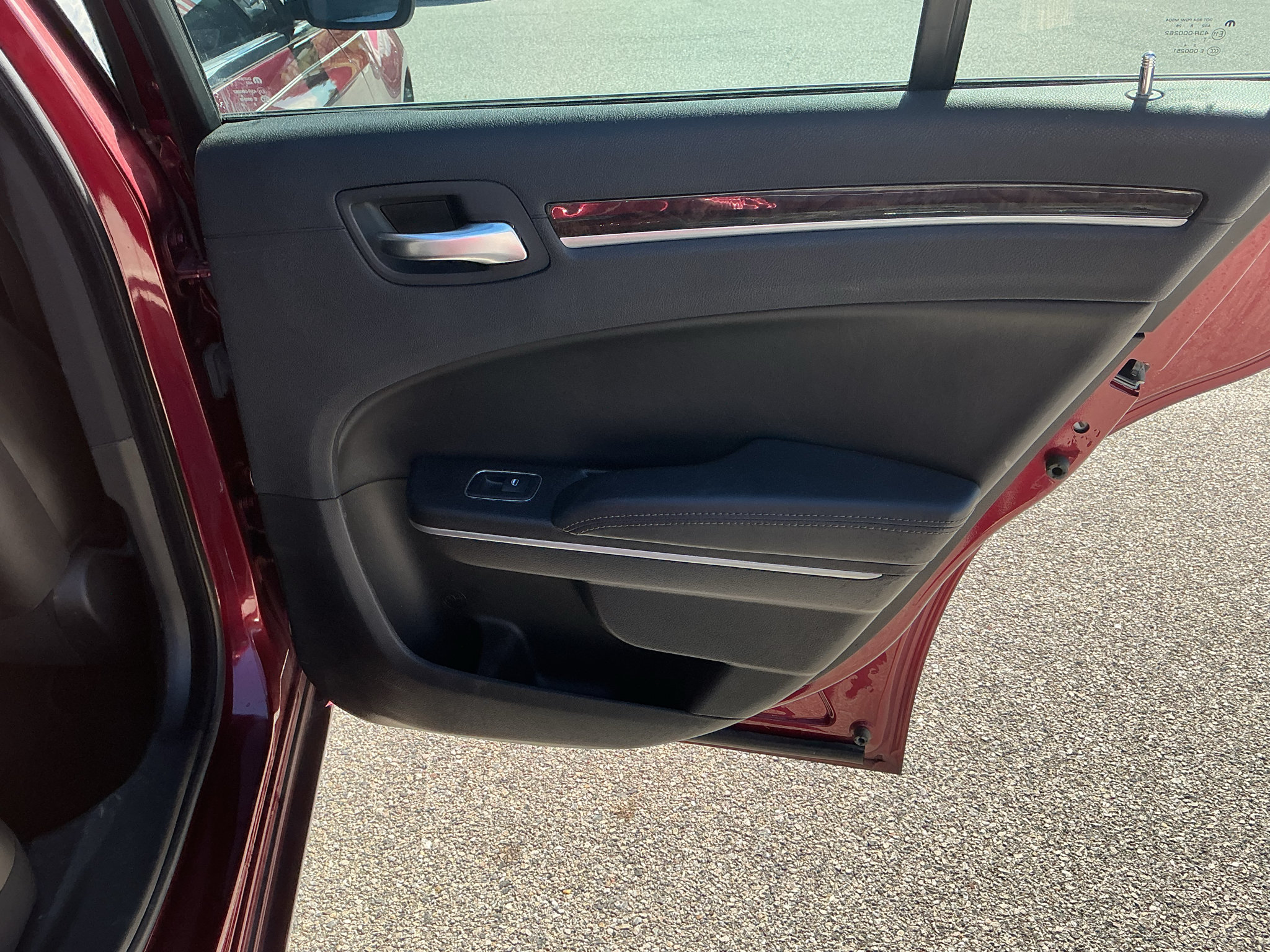 Used 2019 Chrysler 300 Limited AWD/4WD image 21