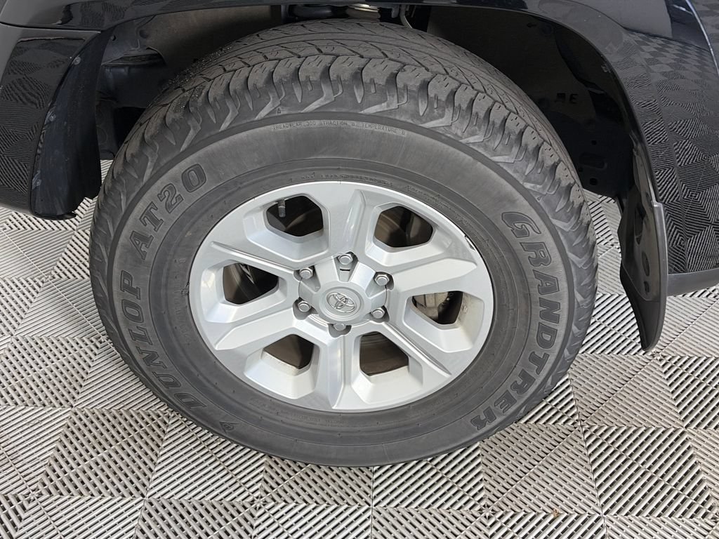 Used 2022 Toyota 4Runner SR5 AWD/4WD image 8