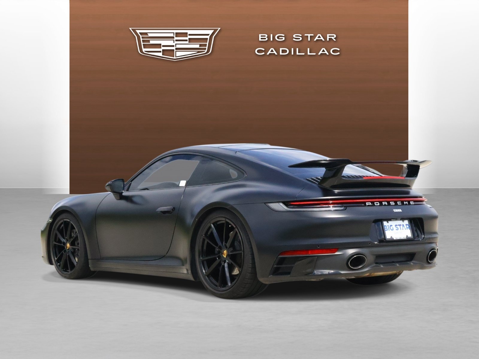 Used 2022 Porsche 911 Carrera RWD image 3