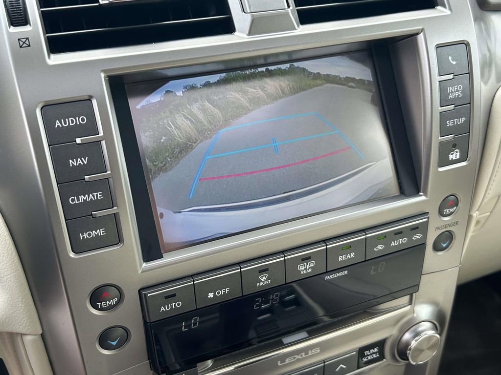 Used 2017 Lexus GX 460 Premium w/ Premium Package image 27