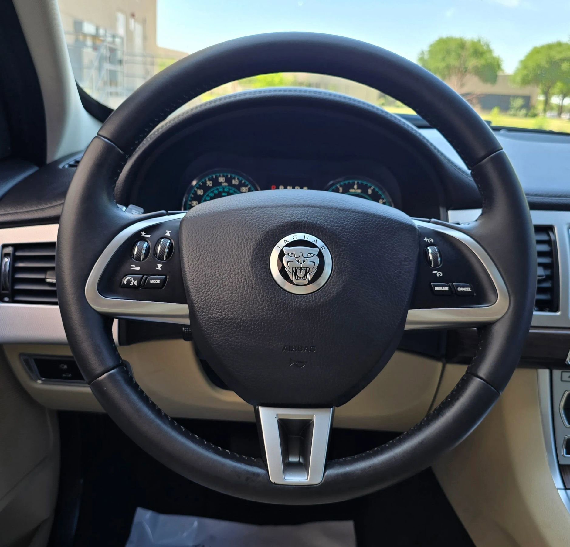 Used 2013 Jaguar XF RWD image 22