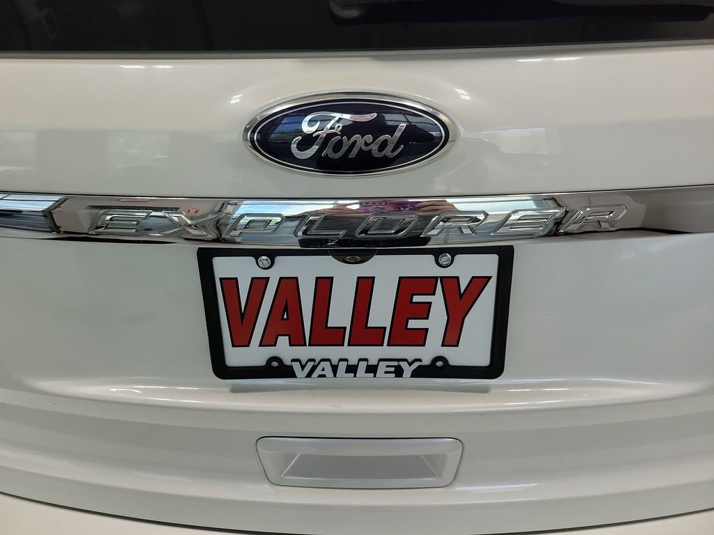 Used 2014 Ford Explorer XLT w/ Equipment Group 202A image 10