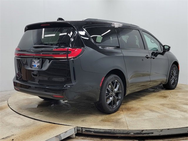 New 2026 Chrysler Pacifica Limited w/ S Appearance Package image 5
