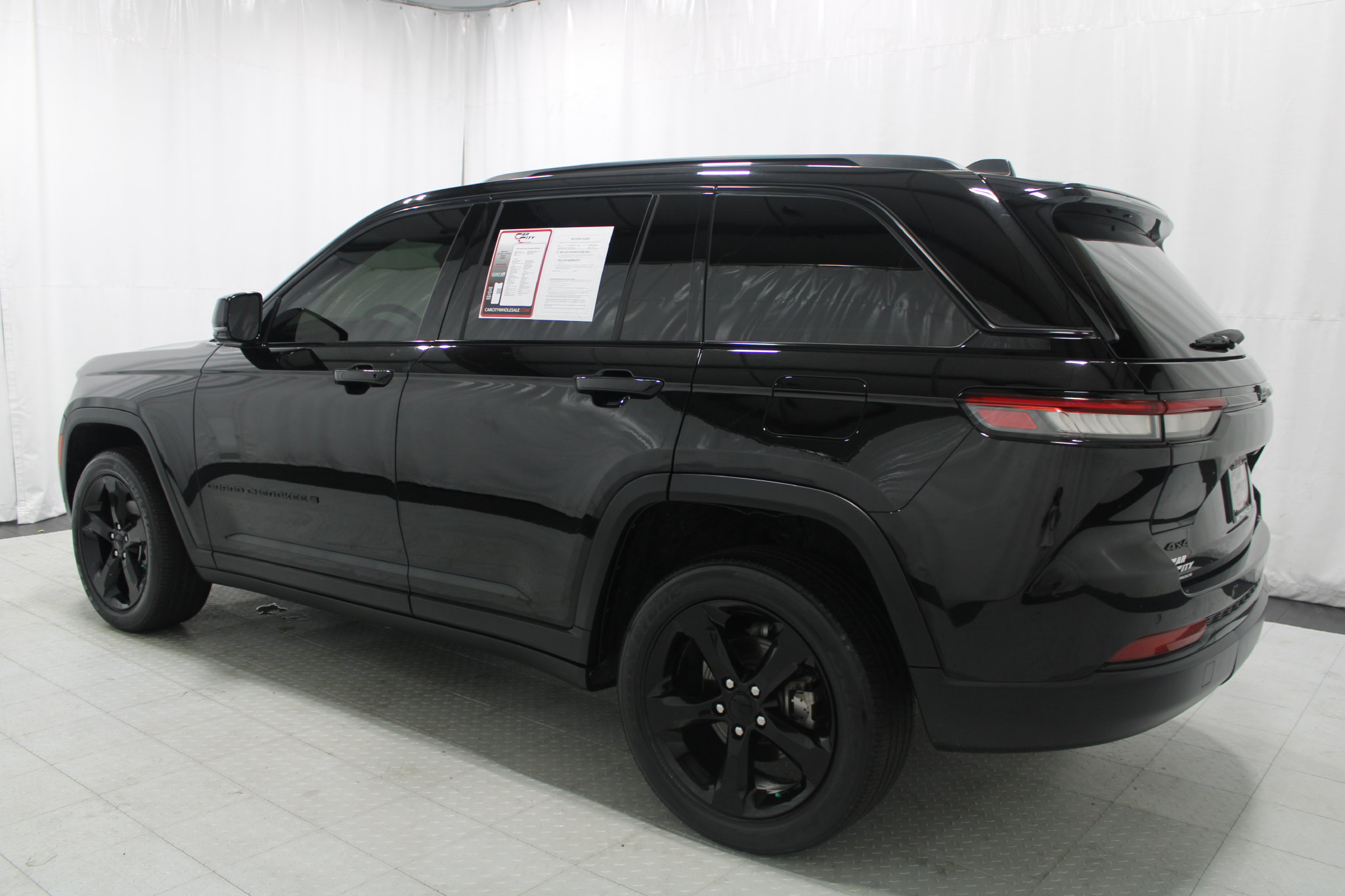 Used 2023 Jeep Grand Cherokee Altitude AWD/4WD image 8
