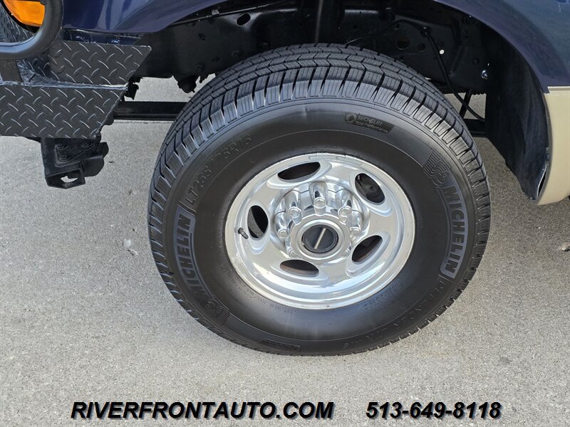 Used 2001 Ford F350 Lariat AWD/4WD image 4