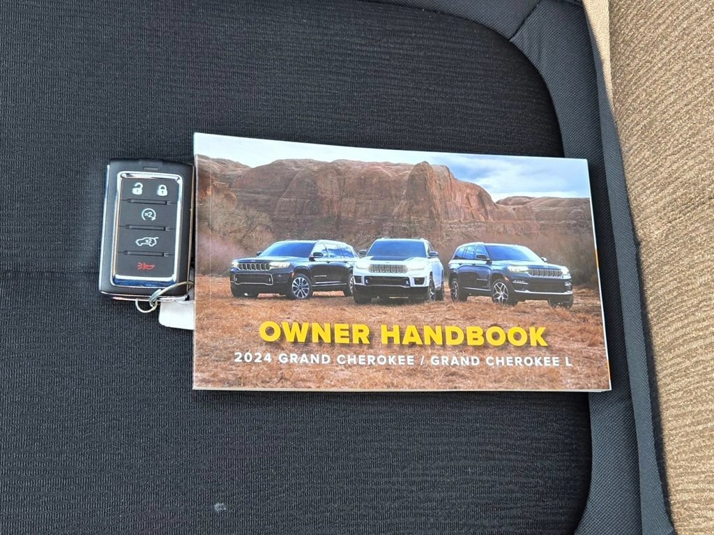Used 2024 Jeep Grand Cherokee Laredo X w/ Luxury Tech Group I AWD/4WD image 13