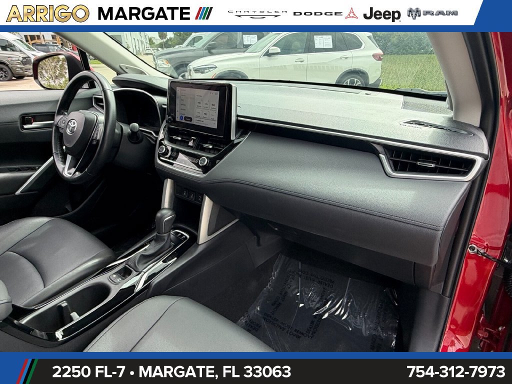 Used 2023 Toyota Corolla Cross XLE w/ Convenience Package FWD image 18