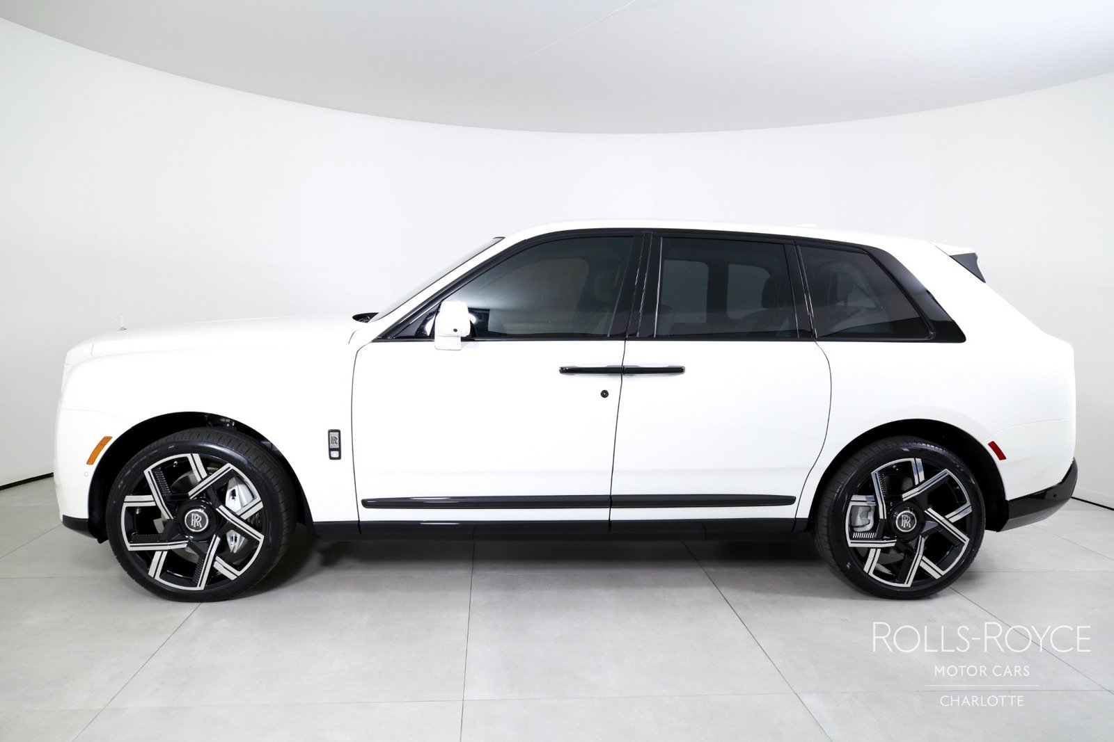 Used 2026 Rolls-Royce Cullinan AWD/4WD image 3