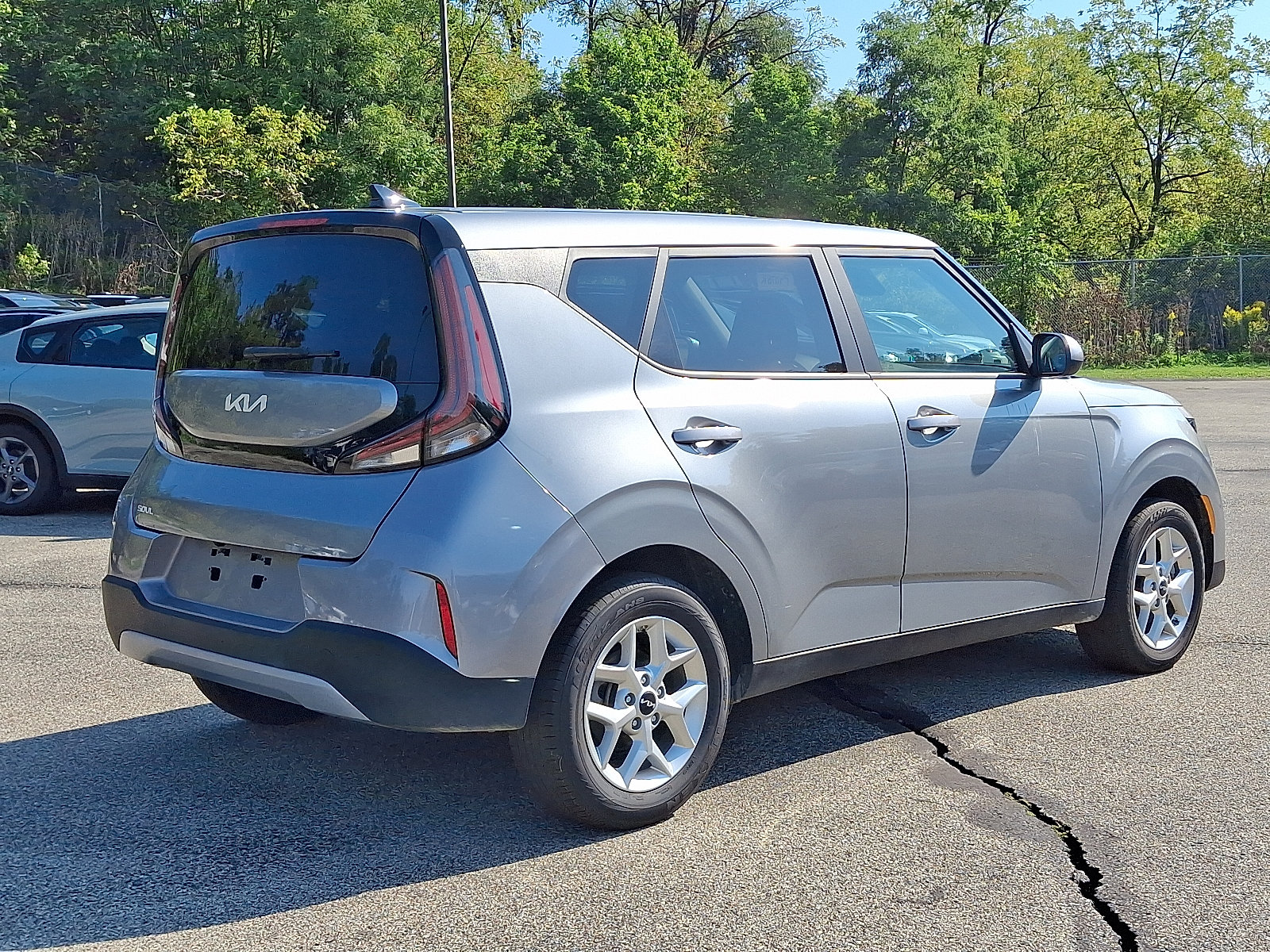 Used 2025 Kia Soul LX w/ LX Technology Package FWD image 6