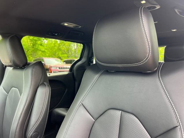 New 2027 Chrysler Pacifica Select AWD/4WD image 11