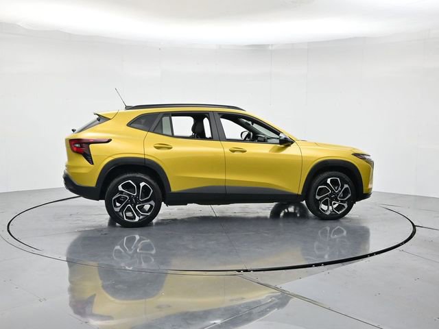 Used 2025 Chevrolet Trax RS w/ Driver Confidence Package image 2