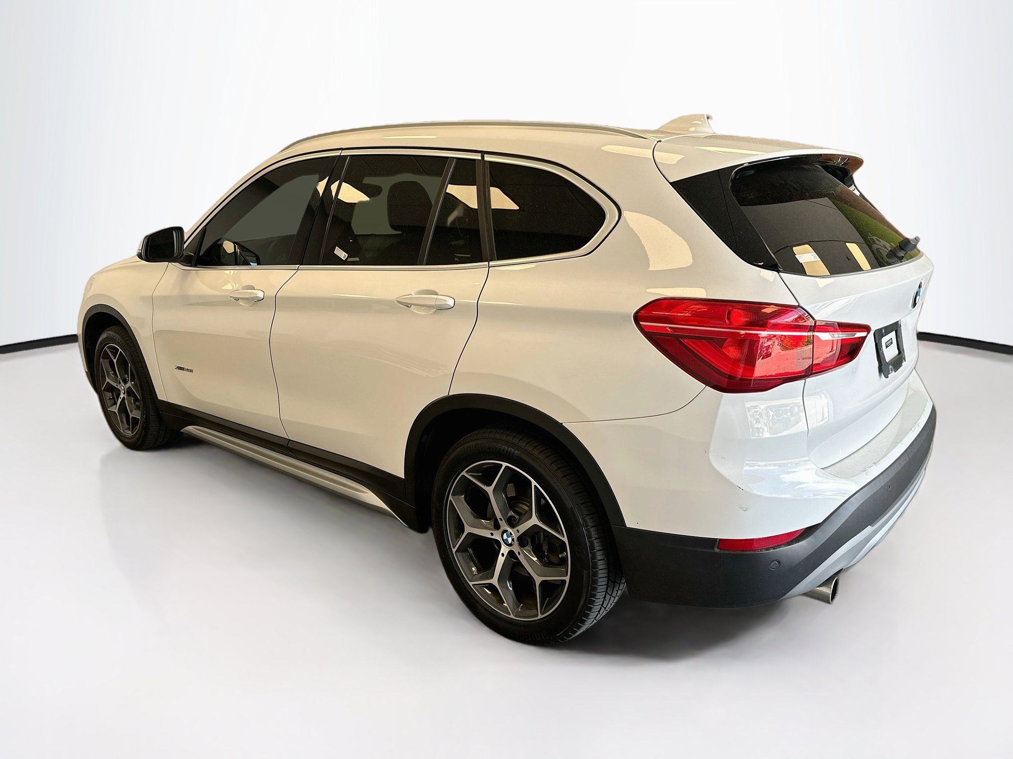 Used 2018 BMW X1 xDrive28i AWD/4WD image 5