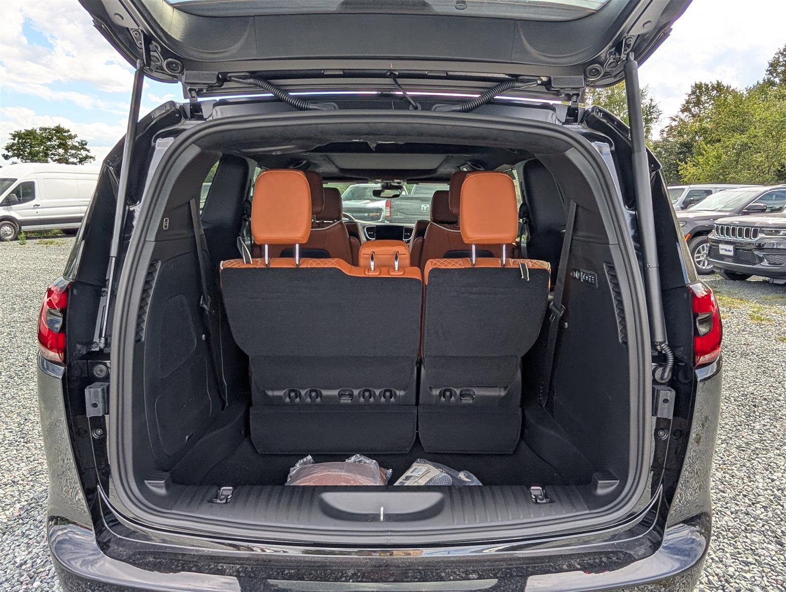 New 2026 Chrysler Pacifica Pinnacle image 9