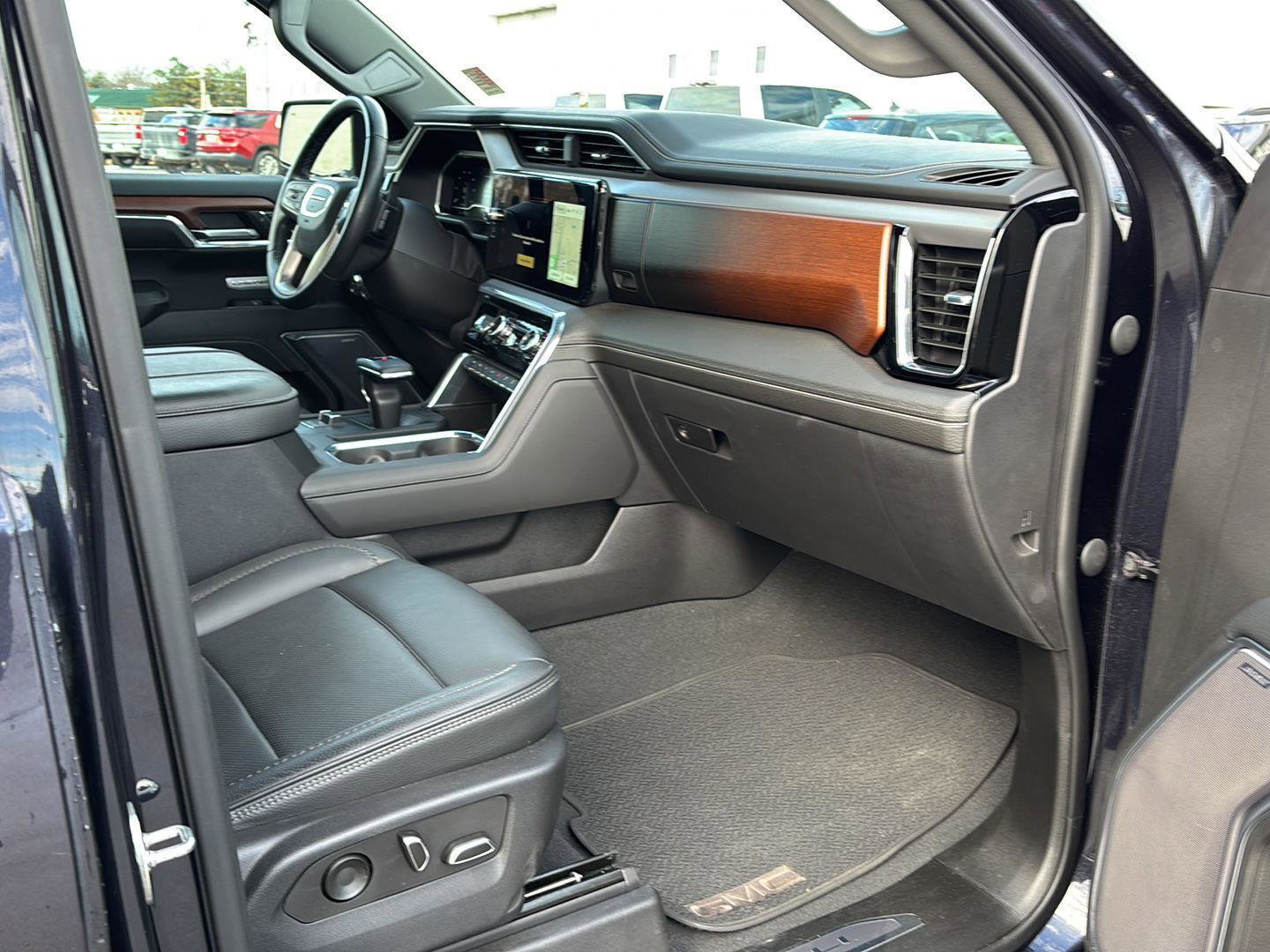 Used 2023 GMC Sierra 1500 Denali w/ Denali Reserve Package AWD/4WD image 24