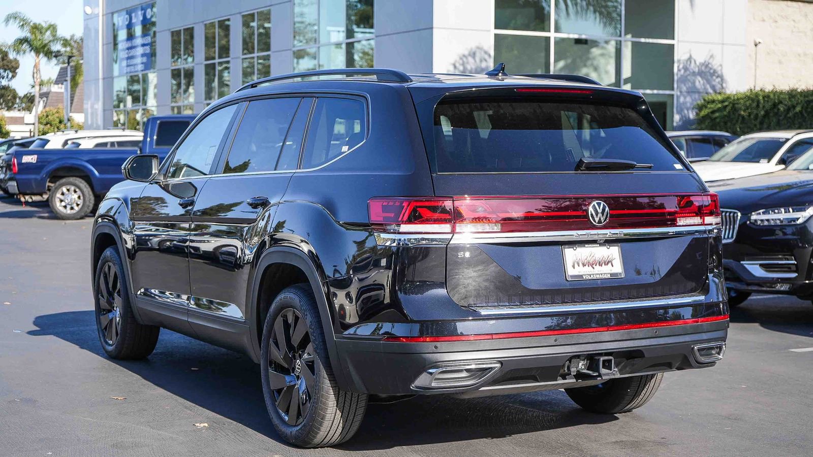 Used 2025 Volkswagen Atlas SE w/ Panoramic Sunroof Package FWD image 8
