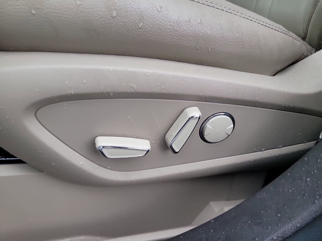 Used 2023 Lincoln Nautilus FWD w/ Premium Package image 17