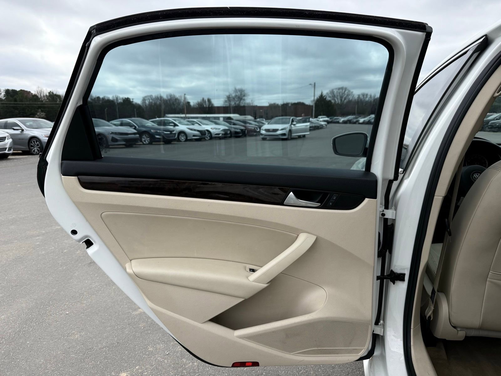 Used 2014 Volkswagen Passat 1.8T SEL Premium image 22