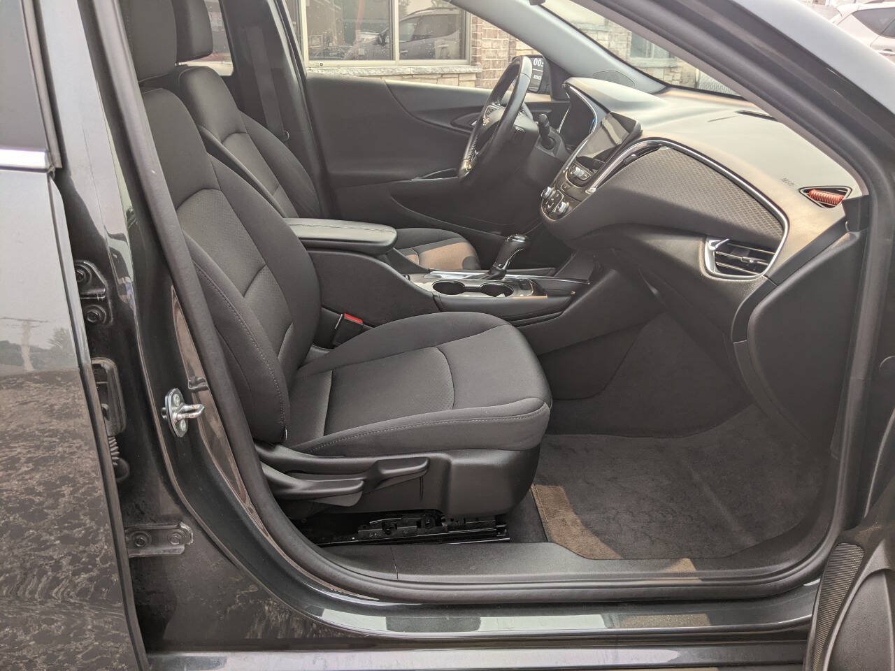 Used 2016 Chevrolet Malibu LT FWD image 14