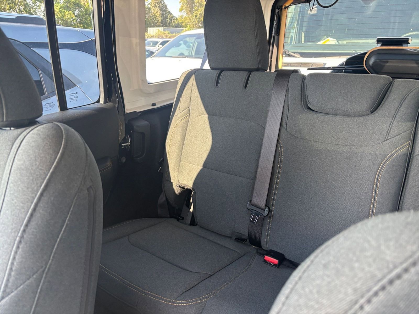 Used 2025 Jeep Wrangler Sahara image 37