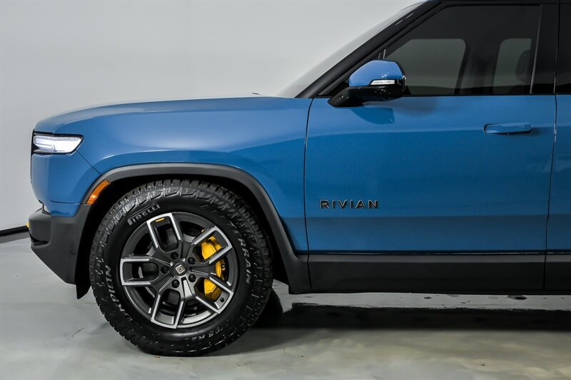 Used 2025 Rivian R1T Premium AWD/4WD image 7