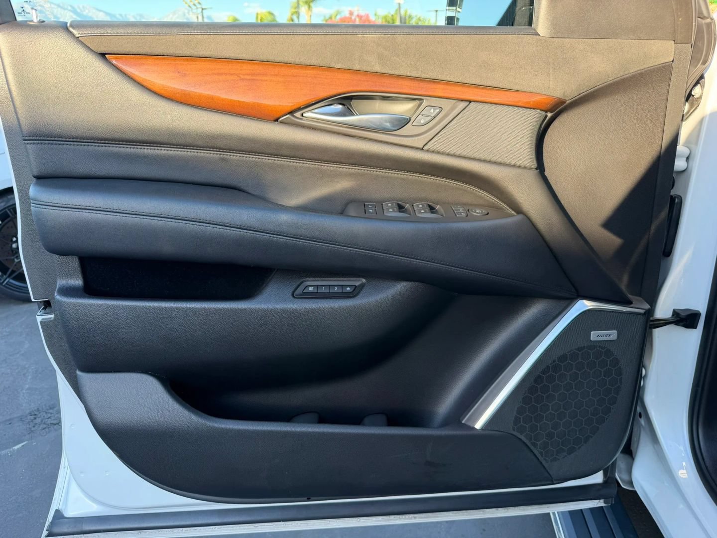 Used 2016 Cadillac Escalade Premium RWD image 9