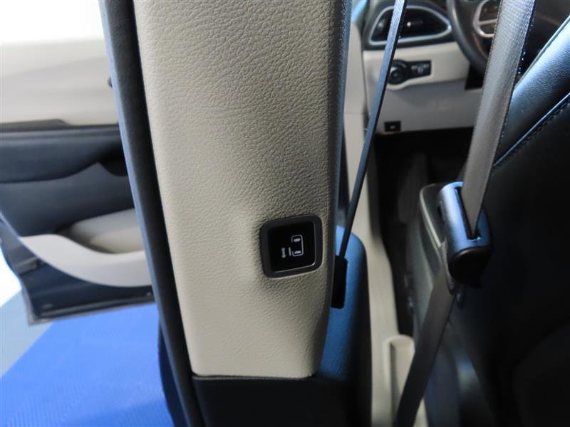 Used 2022 Chrysler Pacifica Limited image 19